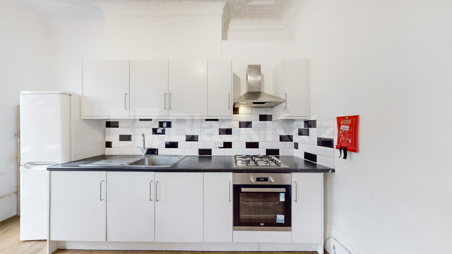 			4 Bedroom, 1 bath, 1 reception Flat			 Shepherds Bush Road, Hammersmith